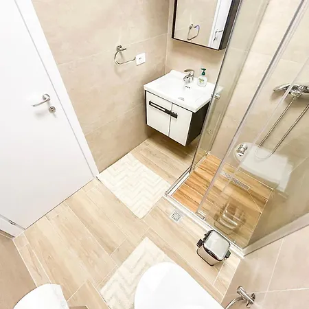 Apartment 1 Bedroom 923 *