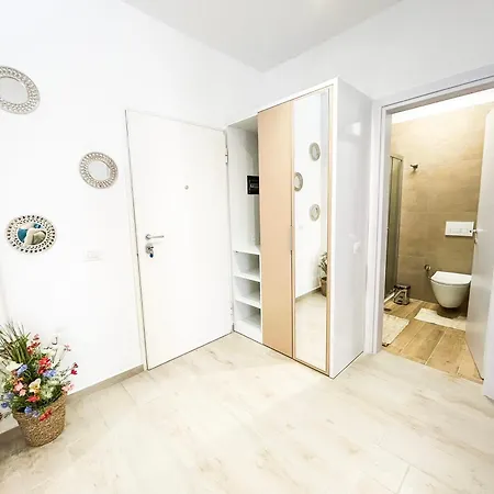 1 Bedroom 923 *