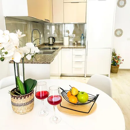 1 Bedroom 923 *