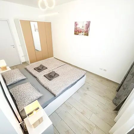 1 Bedroom 923 *